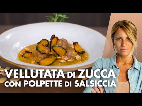 Zucca cremosa con salsiccia e semi di zucca tostati | Ricetta irresistibile!