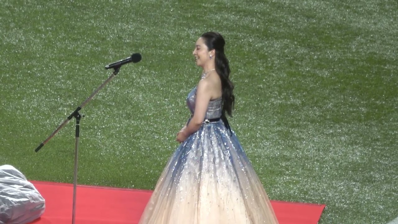 【国家独唱】雨降るなか ソプラノ歌手の小林沙羅さんによる力強い国家独唱 現地映像 【東京ヤクルトスワローズ】