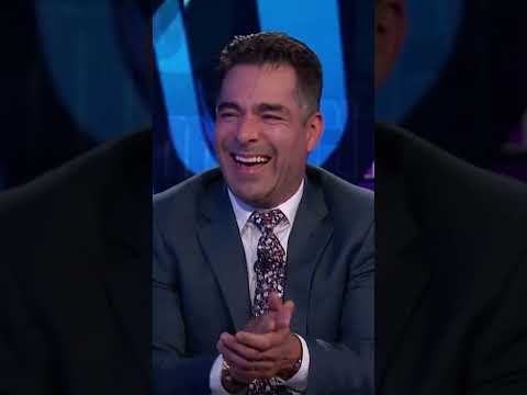 Felipe Esparza usa el desodorante de las Muestras Gratis de Revista | Tu-Night con Omar Chaparro