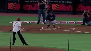 KC@MIN: Moore tosses first pitch at Metrodome