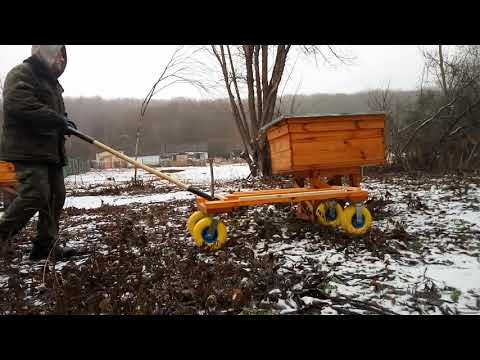 20,12,2020 Ссамодельная тачка для перевозки ульев в работе.