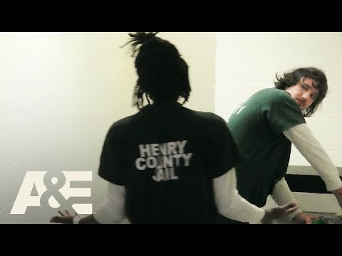 60 Days In: Darius Dares Inmate to Fight & Women's Pod Medical Crisis - Season 7, Ep. 5 RECAP | A&E