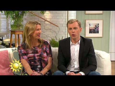 Va?! Hur välkomnar programledaren Özz Nûjen egentligen? - Nyhetsmorgon (TV4)