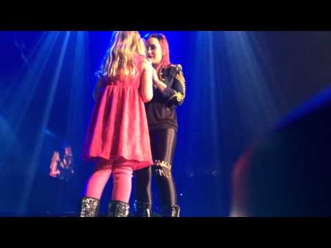 Demi Lovato Brings a Little Girl on Stage in Omaha, NE - Let It Go