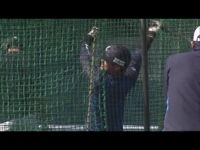 【春季キャンプ】ライオンズ・高木渉 ゆったりとしたスイングから柵越え!!  2024年2月17日 埼玉西武ライオンズ