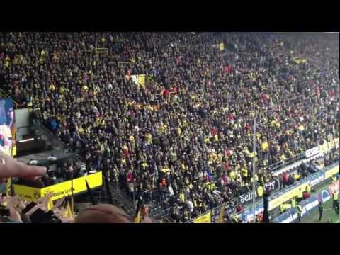 Borussia Dortmund vs. SC Freiburg - Deutscher Meister 2012 - Platzsturm und Meisterschale