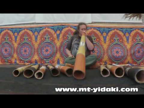 MT-Yidaki playing an E - E Djalu Gurruwiwi yiḏaki /didgeridoo