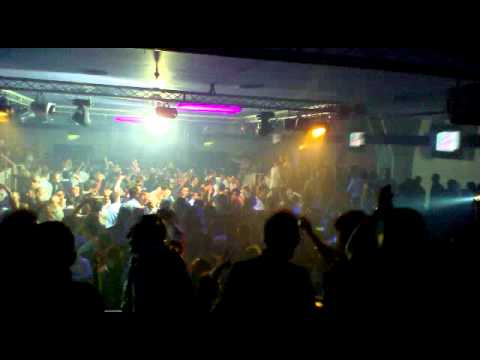 DJ FONZIE AL FIANCO DI GIO' DI LEVA IN CONSOLLE @ EL DIVINO SI CLUB 6-11-2010