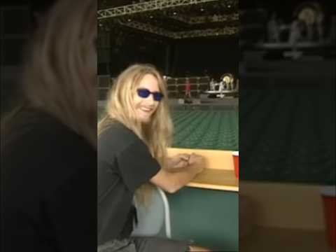 Thumbnail for Jerry Cantrell Watching Eddie Van Halen Soundcheck 1991 #Aliceinchains #vanhalen #evh #aic by Eddie Van Halen, Jerry Cantrell, Van Halen