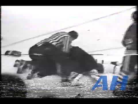 NHL Oct. 16, 1982 Toronto Maple Leafs v Chicago Blackhawks (R) Bill Derlago v Bob Murray