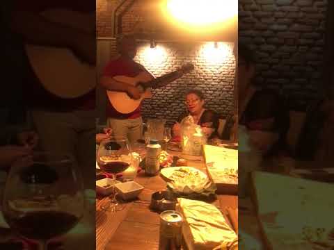 Zhani Sulioti- Serenata spontane ulur në rreth (Meri Boutique Hotel Korçë)