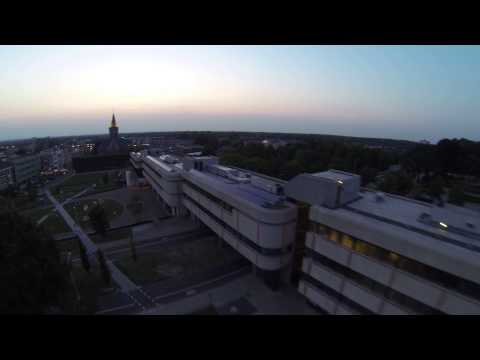 Centrum en gemeentehuis Ede vanuit de lucht 1