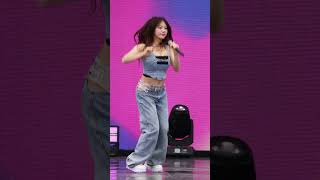 Download lagu 군통령 지원 직캠 교차편집 시그니처 ♬오로라 President of Military #JEEWON fancam cross cutting #cignature ♬AURORA mp3