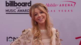 BBMAs 2017 FashionCam Lindsey Stirling