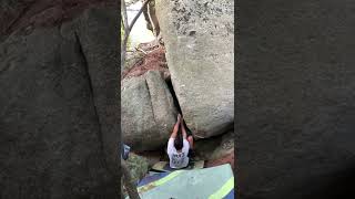 Video thumbnail: Empotra i puja, 6a+. Can Bruguera