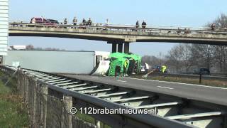 preview picture of video 'A50 bij Schaijk dicht na ernstig ongeval met vrachtwagen'