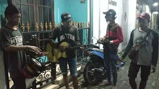 Download lagu WALI - LANGIT BUMI Cover By Pengamen Jalanan Surabaya Panjang Jiwo MANTUL mp3