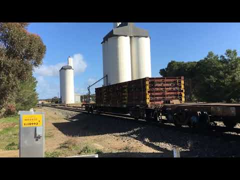 freight train 5PM5 NR42 NR102 G526 pass Monarto South & Monteith