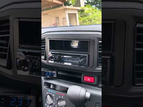 Insert a USB memory stick and listen to music in the car
