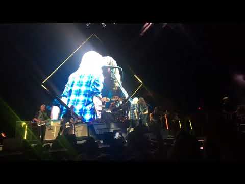 Foo Fighters Feat. Alison Mosshart and Dave Koz - La Dee Da (Live at CalJam 17)