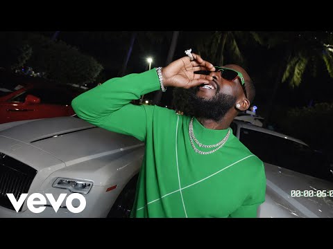 Gucci Mane ft. Young Dolph – Leave Me Alone [Music Video]