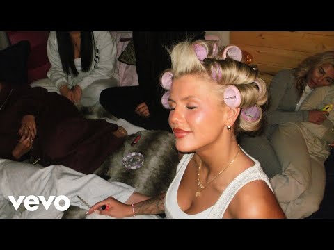 Skye Newman – fryzjerka (oficjalne nagranie audio)