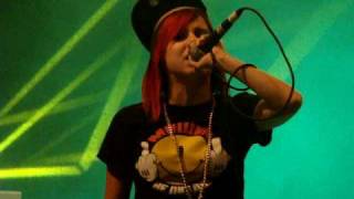 Lady Sovereign - I Got You Dancing (live in Warsaw 2009)