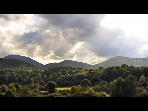 Ausgepumpt: Kampf um das Wasser von Volvic