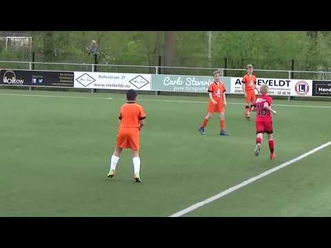 Oefen o13 o14: DeGraafschap-Oranje voetbalschool. Uitslag 4-2