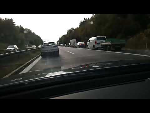 Sehr diszipliniert Fahrer auf Autobahn Münche Lindau