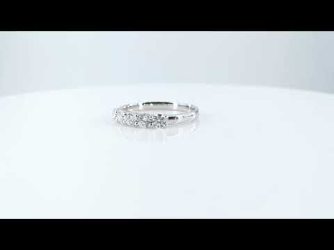 18k white gold ring with 5pcs 0.1ct diamond