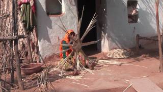 preview picture of video 'Bundi bicycle tour, basket making'