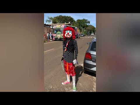 MC Menininho, Mc Th, DJ Victor Falcão - Vai Com o Rabetão No Chão 