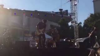 'Only Daddy That'll Walk the Line' s Waylon Jennings sung by Charlie Worsham