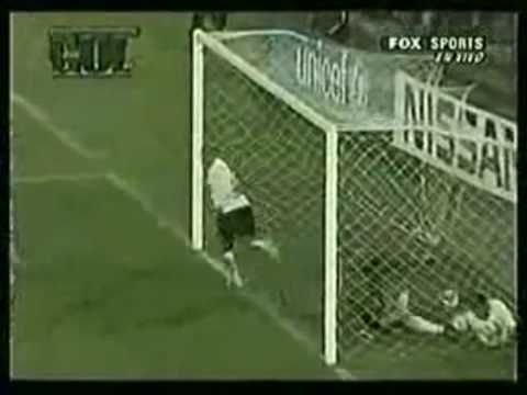 Goles del "Chupete" Suazo