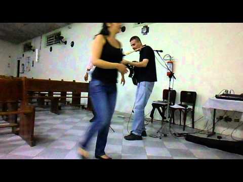 Pe Marcos de Miranda ensaiando musicas