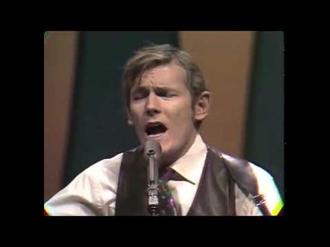 Gordon Lightfoot  The Face of a thousand People sung Live