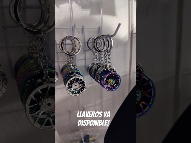 Vídeo relacionado con 5 Piezas Llavero de Coche de Metal - Llaveros de Accesorios de Coche (Turbocompresor, Rueda, Freno, Palanca de Cambios, Amortiguador) para Mecánicos, Hombres y Mujeres - Decoración para Autos y Motos
