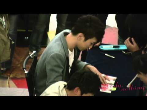 [fancam] 101024 SHINee coughing key @ Yeongdeungpo fansigning