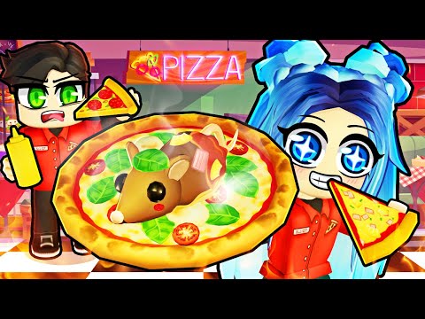 WE COOK MYSTERY PIZZA IN ROBLOX!