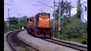 preview picture of video 'Kacheguda Mahabubnagar Passenger approaching Dabeerpura Rly Stn.'