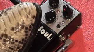 Video thumbnail for Fulltone PlimSoul overdrive guitar effects pedal demo with Stratocaster by gearmanndude
