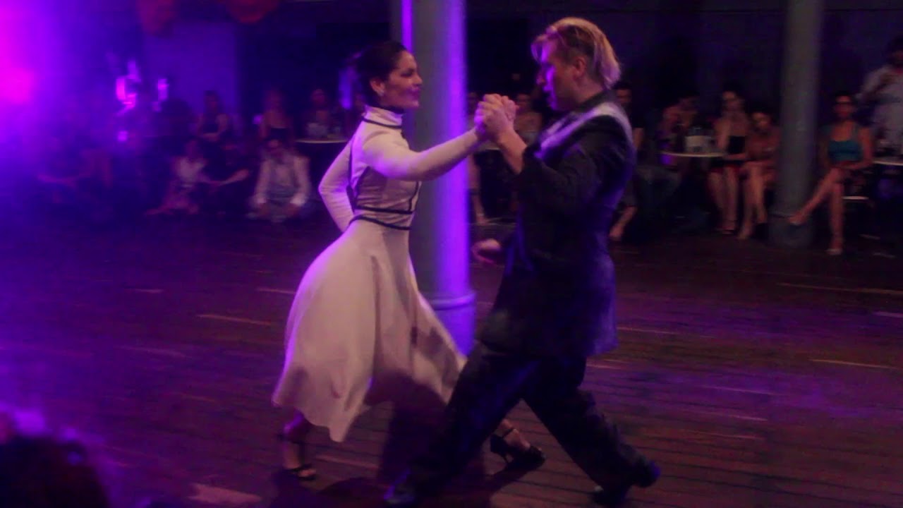 Agustina Vignau y Hugo Mastrolorenzo - 22/12/2017 - Milonga de los Trabajadores del Tango Danza 4/5