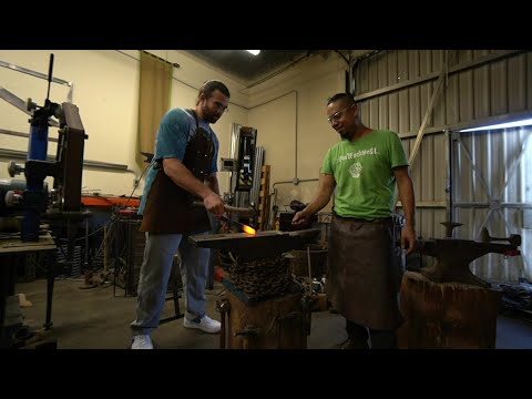 HasanAbi September 30, 2022 – BLACKSMITHING with VALKYRAE