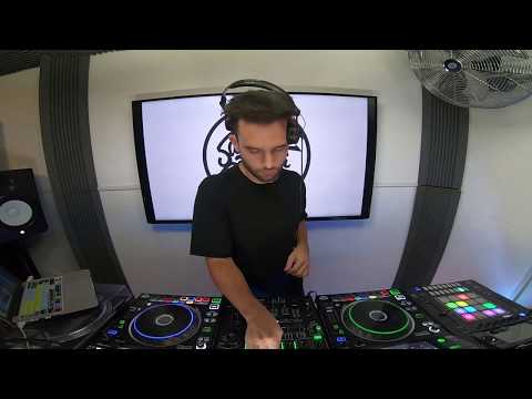 Sammy Porter  - Messing around on some Denon & Serato gear.