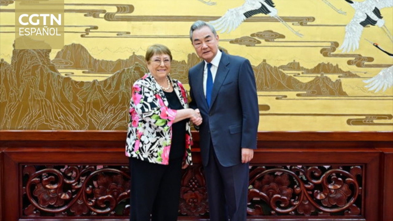 Wang Yi se reúne con la candidata a la ONU Bachelet y respalda un papel más destacado de la ONU