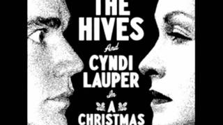 The Hives &amp; Cyndi Lauper - A Christmas Duel