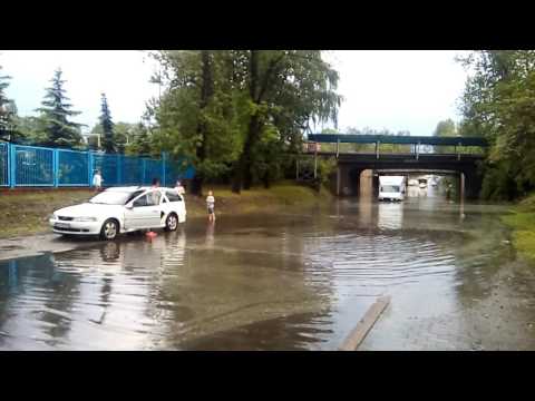 Szopienice - zalany przejazd po ulewnym deszczu