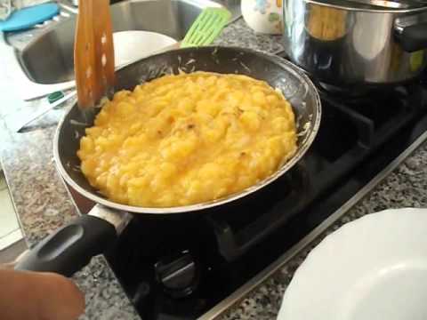 Что можно приготовить из яиц и картошки? Испанскою тортилью.