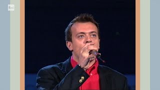 Gli 883 cantano &quot;Come mai&quot; nel 1993